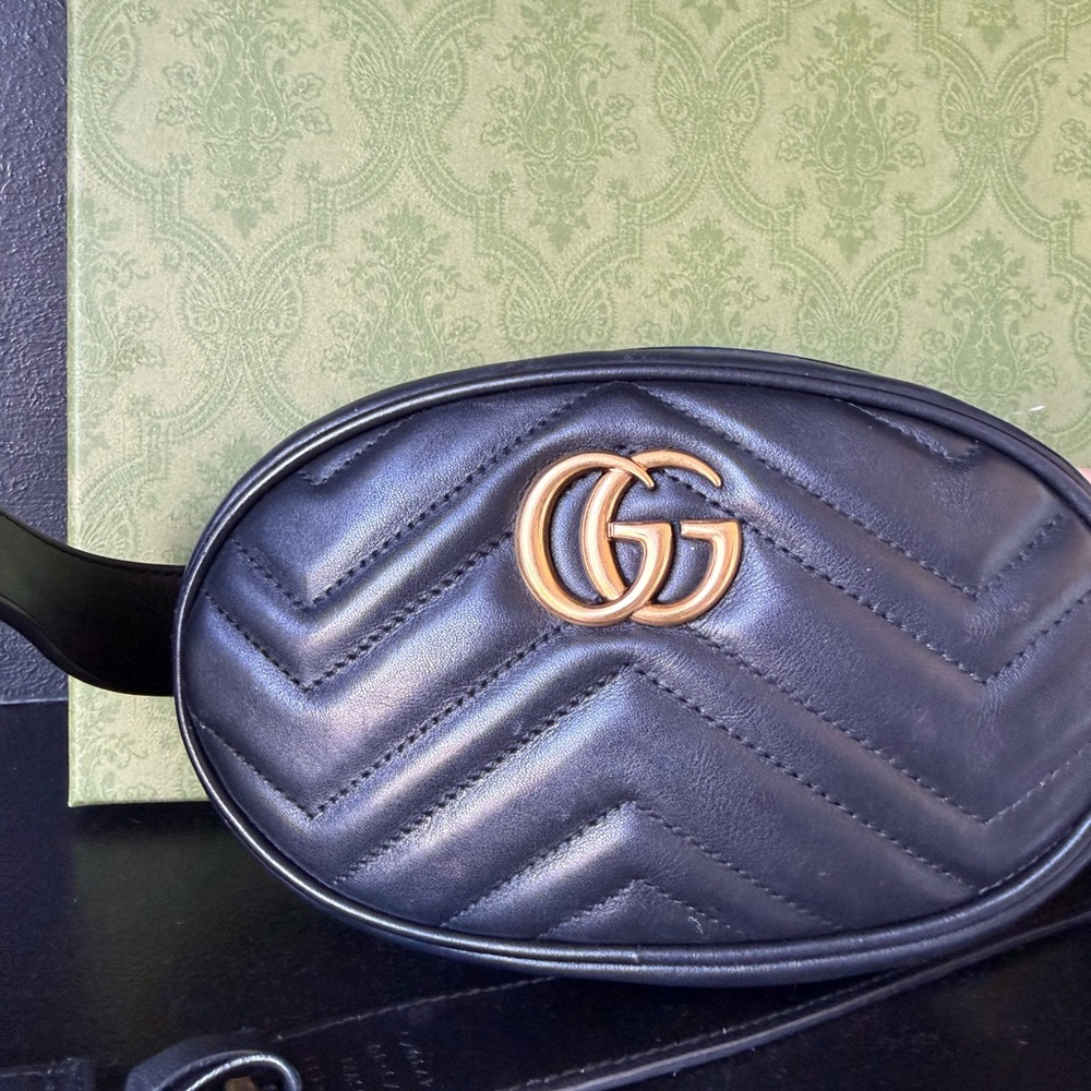 Gucci Marmont Quilted Black Belt Bag with Gold GG - Picture 3 of 12